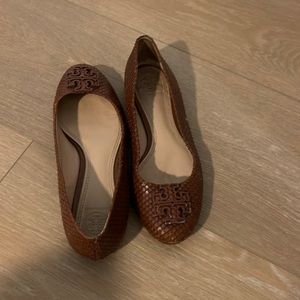 Tory Burch flats brown basket weave - gently worn but in good condition. Size 7